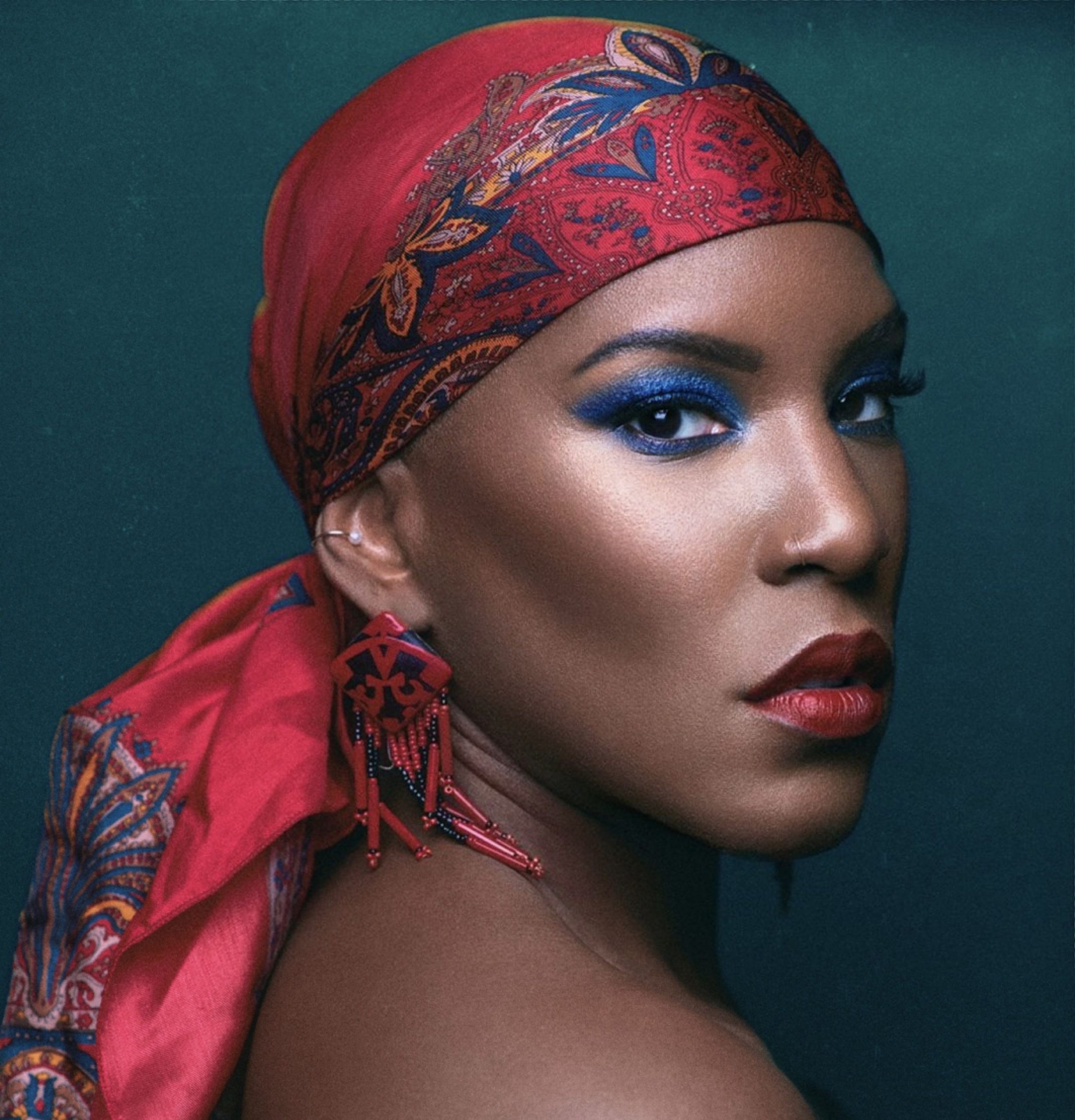 LiV Warfield (photo by Joe Lempke)